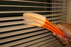 blind_cleaner_
